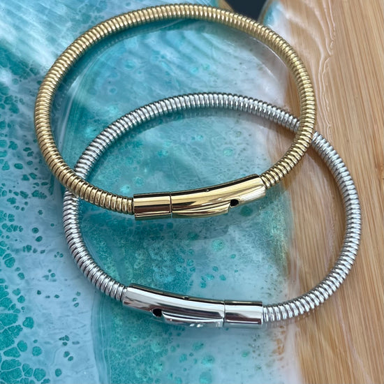 Introducing the Ava Cord Bangle Bracelet - a sleek and modern accessory that effortlessly adds a chic touch to any outfit. Made with a flexible cord design, this bracelet is both stylish and comfortable to wear. Elevate your look with this versatile and sophisticated piece.

 

This piece is made to last, hypoallergenic  & waterproof.

316L Stainless Steel 18K Gold Plated

Max fit 7inches / Link 5mm wide