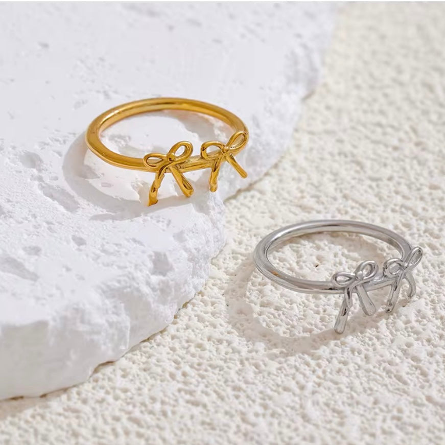 Two Bows Ring Elegant two bows design ring in gold and silver