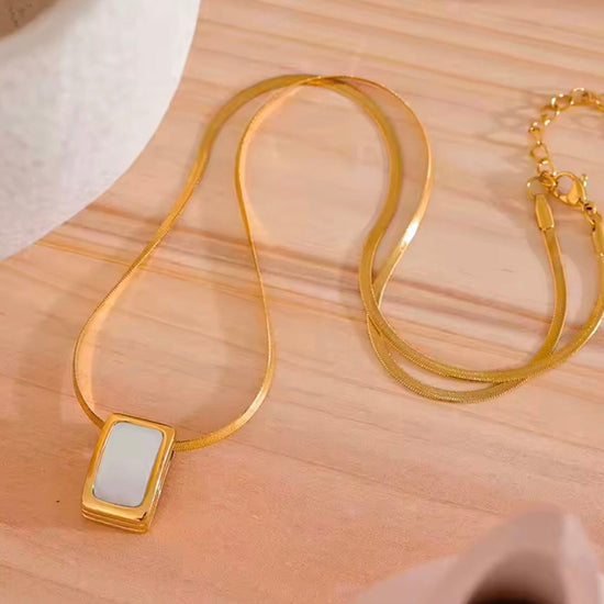 Quinn Rectangle Mother of pearl Pendant Necklace ELSSIZ