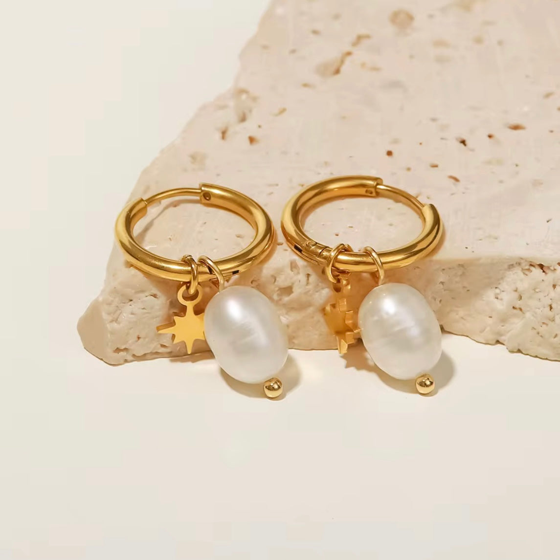 Delicate Sandy Freshwater Pearl Star Charm Earrings – hypoallergenic non-tarnish waterproof gold earrings with pearls and celestial star drop