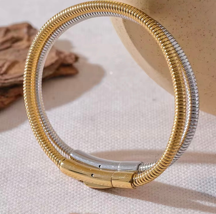 Introducing the Ava Cord Bangle Bracelet - a sleek and modern accessory that effortlessly adds a chic touch to any outfit. Made with a flexible cord design, this bracelet is both stylish and comfortable to wear. Elevate your look with this versatile and sophisticated piece.

 

This piece is made to last, hypoallergenic  & waterproof.

316L Stainless Steel 18K Gold Plated

Max fit 7inches / Link 5mm wide